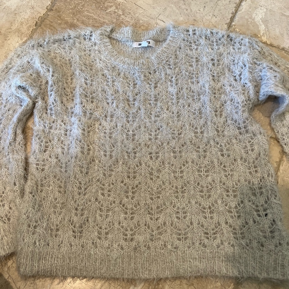 BB Dakota Grey/white sweater